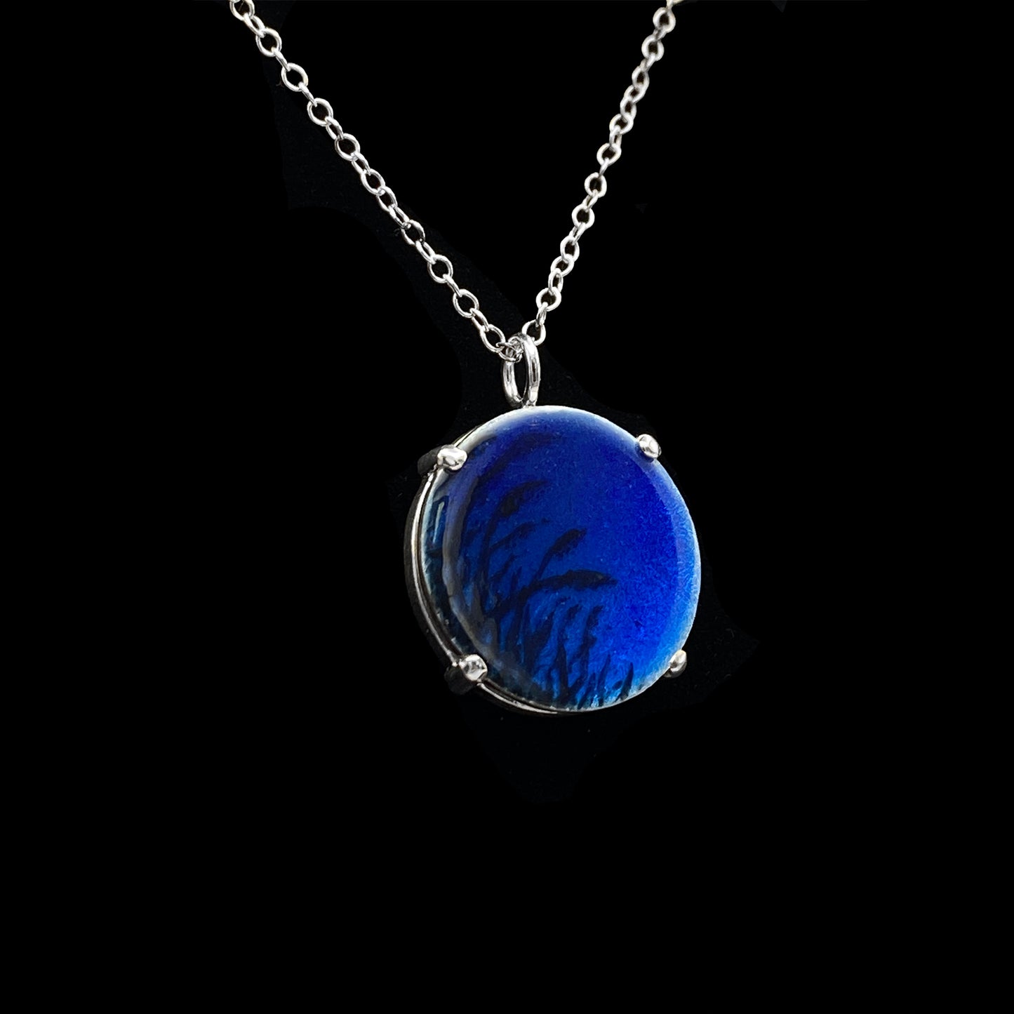 Blu Beach Grass Round Pendant